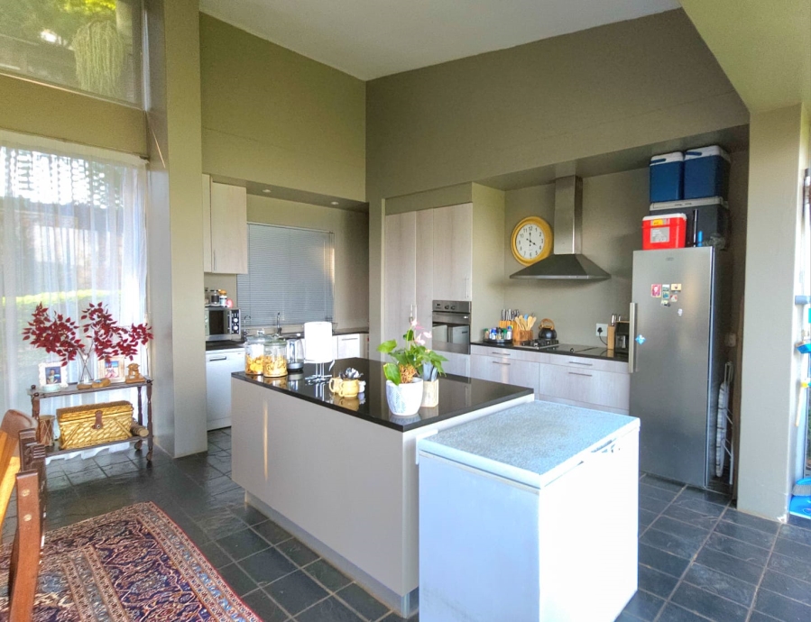 6 Bedroom Property for Sale in Kosmos Ridge North West